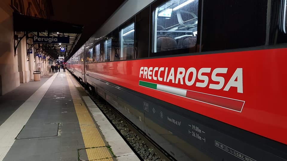 Il Frecciarossa in partenza da Perugia