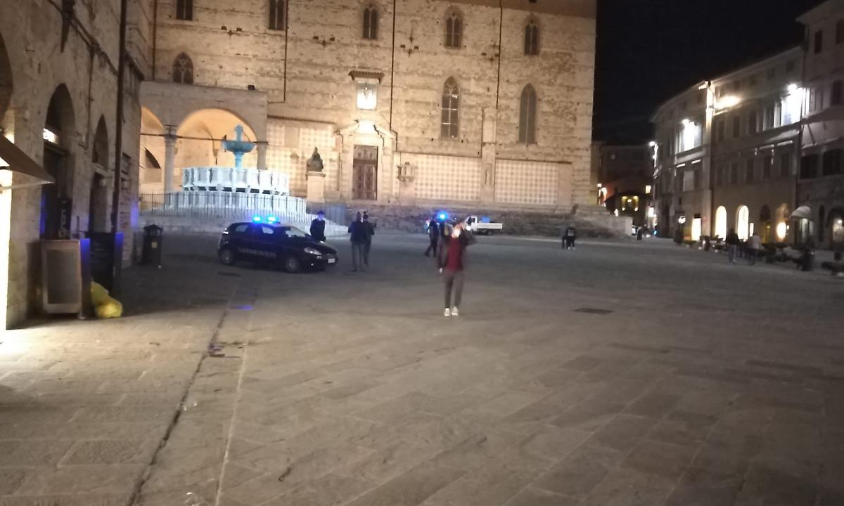 Ordinanze dei Comuni a rischio Covid alto in Umbria. A Perugia chiuse le scale del Duomo
