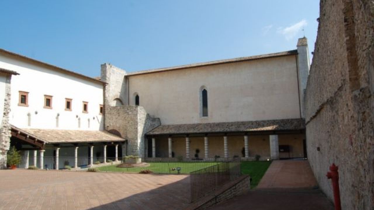 Chiostro di San Nicolò a Spoleto dove si tiene il Festival Rai per il Sociale