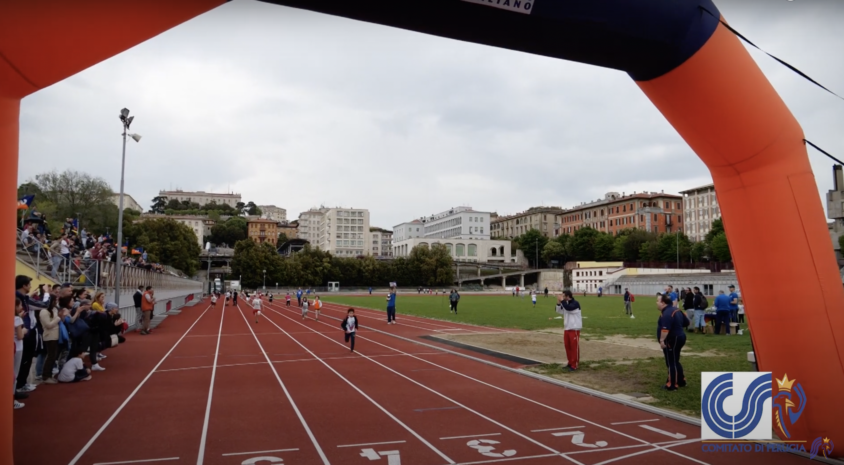 Bambini che corrono allo stadio Santa Giuliana di Perugia