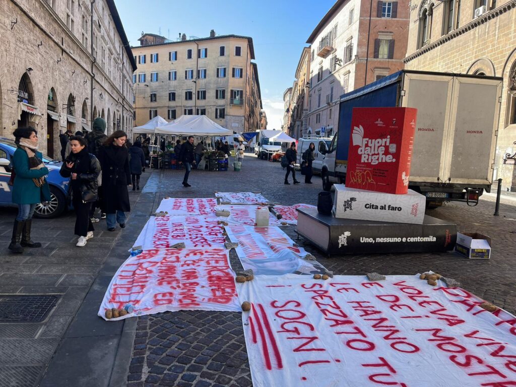 La protesta degli amici di Pamela Mastropietro a Perugia