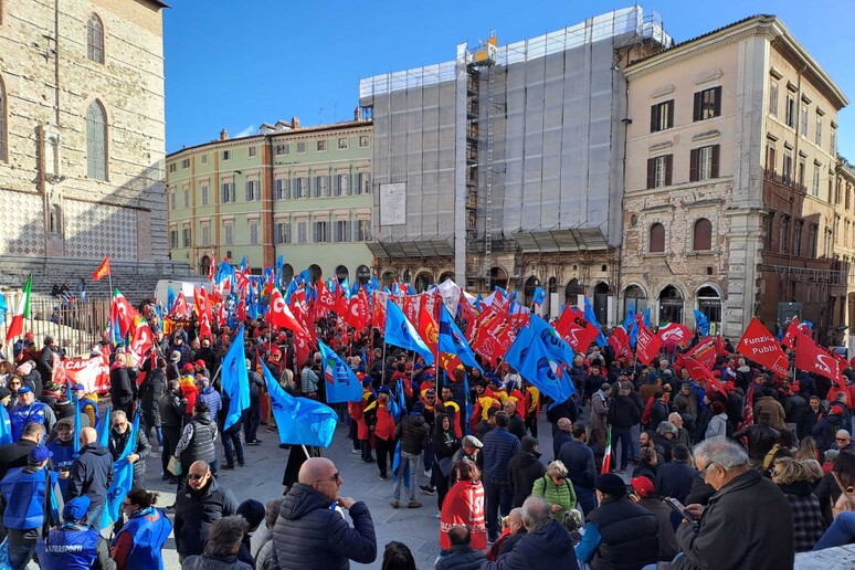 La manifestazione regionale di Cgil e Uil a Perugia in occasione dello sciopero generale
