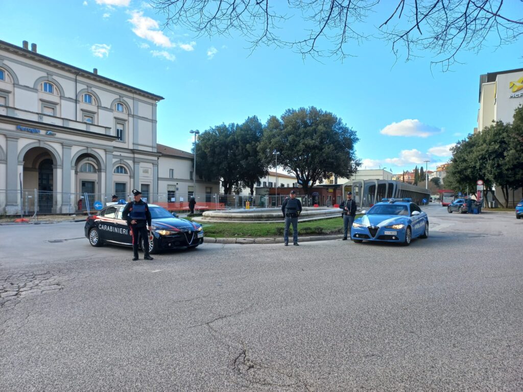 Carabinieri e polizia a Perugia