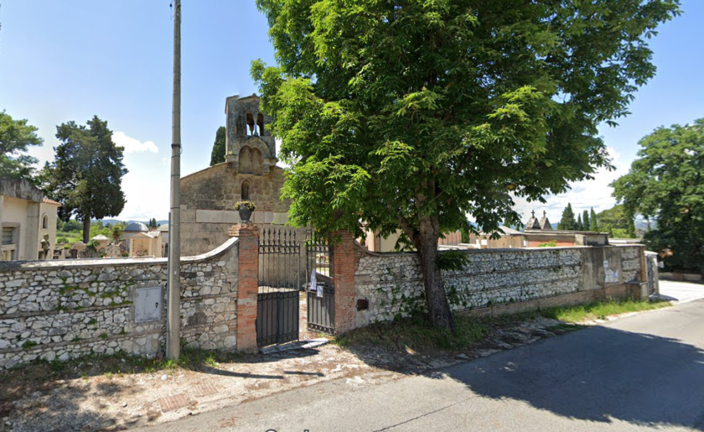L'ingresso del cimitero di Collescipoli