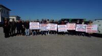 La manifestazione di cittadini, associazioni e politici locali lungo la variante del Cerro a Marsciano